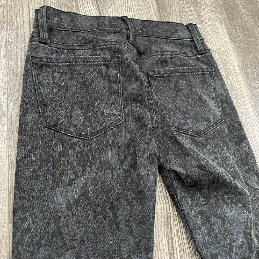 Revolve FRAME - Le Skinny Jeans De Jeanne Tonal Python - Picture 11 of 12
